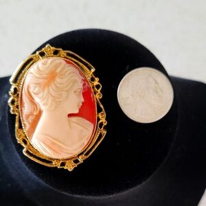 🌸 Vintage 80s Gold & Pink Cameo Brooch – Romantic & Timeless